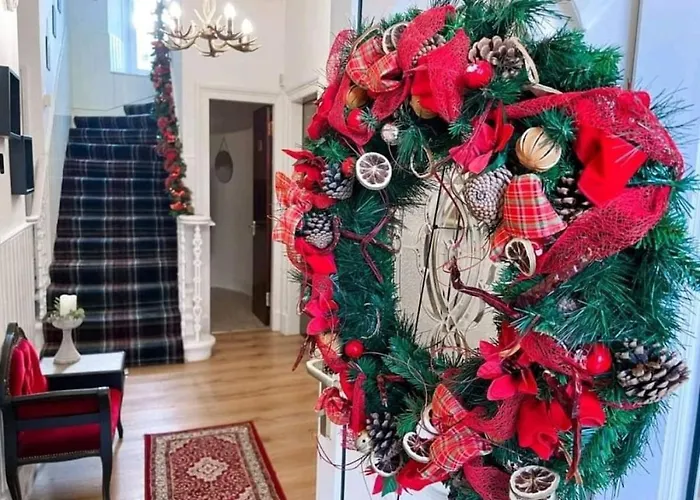 10 Bedrooms Pool Table Garden Piano *