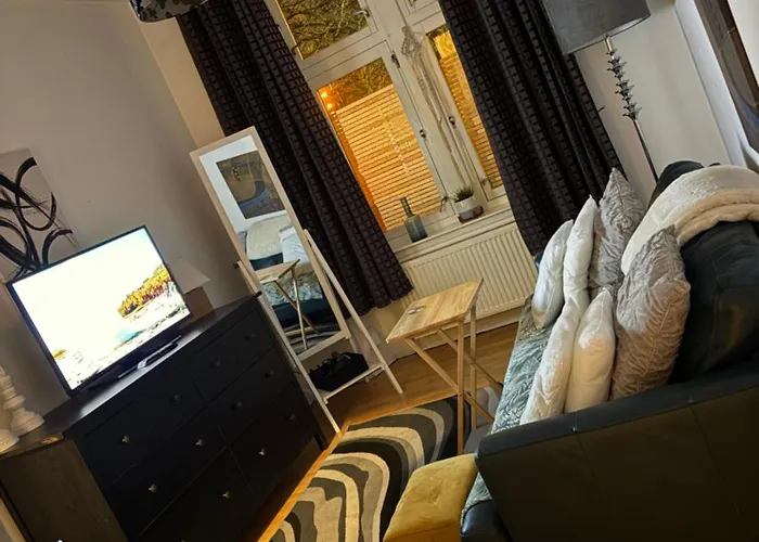 Traditional Tenement Excellent Location Apartment *