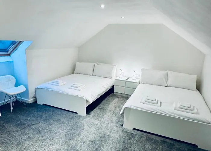 Modern 2 Bedroom House With Loft Conversion