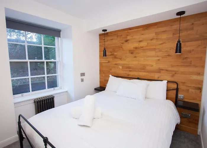 Beautiful 2 Bed Flat With A Private Terrace Apartment Glasgow