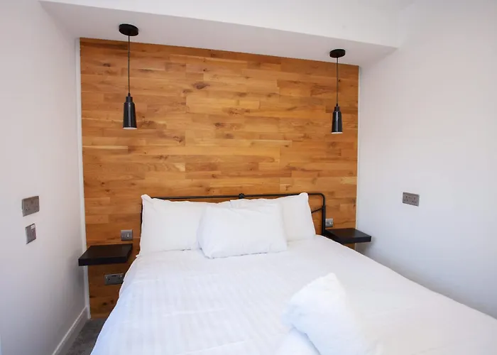 Beautiful 2 Bed Flat With A Private Terrace *