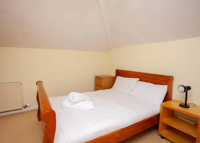 3 Bed Flat With Parking *