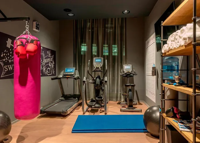 Hotel Moxy Merchant 3*