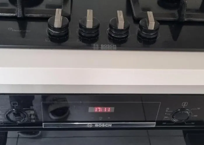 3 Bedroom Sleeps 6 Free Parking *