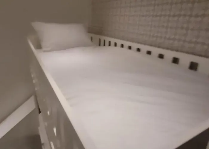 3 Bedroom Sleeps 6 Free Parking * Glasgow