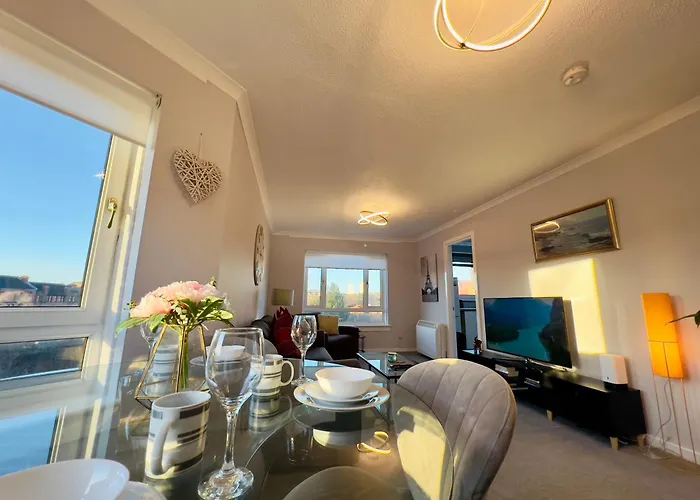 Chic & Cozy 2-bed Flat In - Free Parking 格拉斯哥
