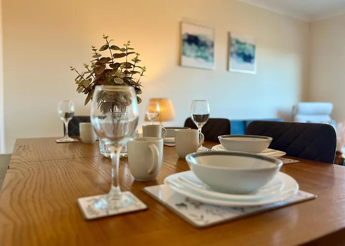 Sleek & Modern 2br - Easy Access To Centre *