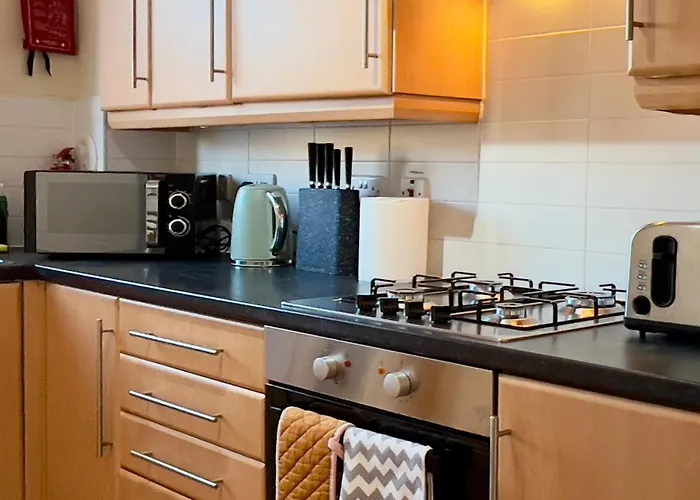 Sleek & Modern 2br - Easy Access To Centre