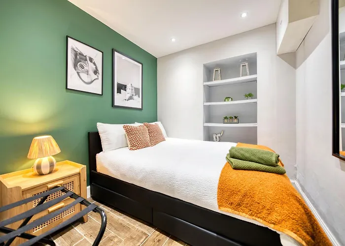 Spacious 4 Bedroom Near West End Appartement *