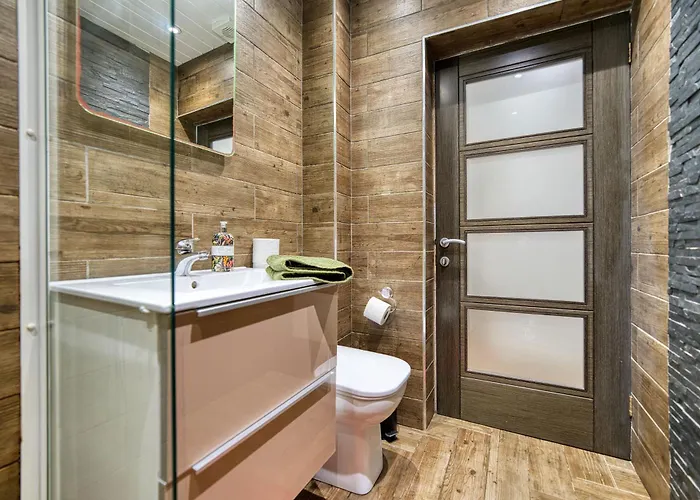 Spacious 4 Bedroom Near West End