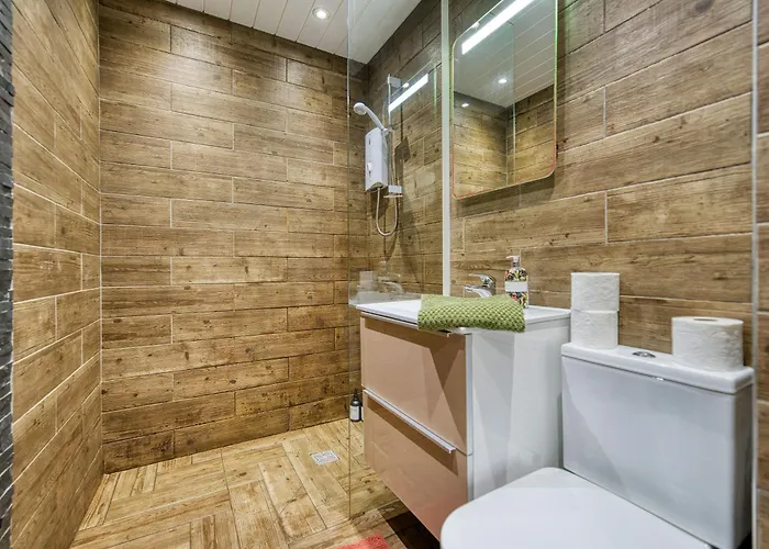 Spacious 4 Bedroom Near West End Glasgow