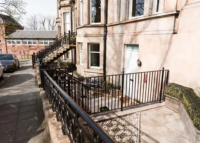 Elegant West End Flat In