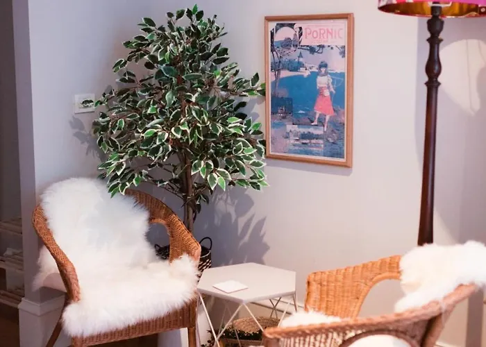 Elegant West End Flat In *