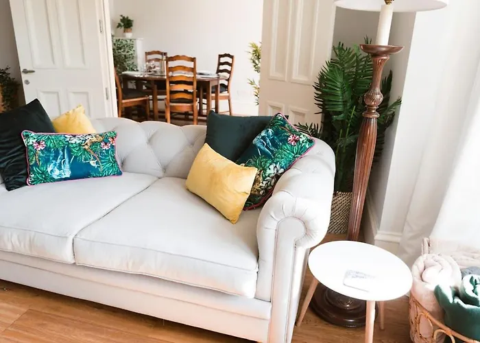 Elegant West End Flat In 글라스고