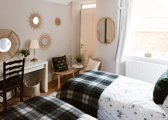 Elegant West End Flat In