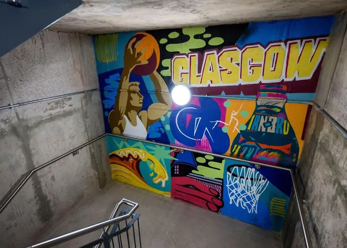 For Students Only Clyde Court * グラスゴー