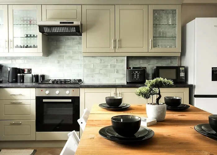 Spacious 3 Bed In With Free Parking Hébergement de vacances Glasgow