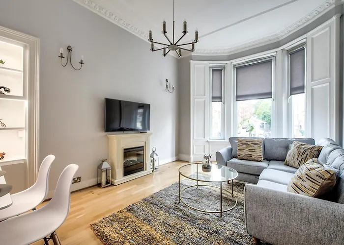 Two Bed Stylish In Heart Of West End Apartman