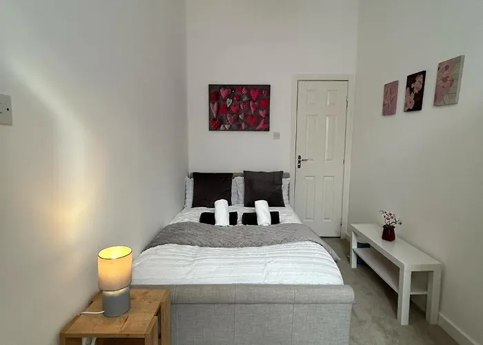 Cozy, Modern Flat In Govan *