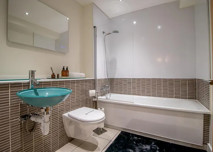 Metropolitan St Andrews Cathedral View - Pass The Keys Glasgow