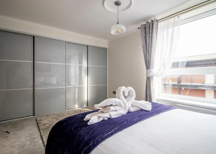 Metropolitan St Andrews Cathedral View - Pass The Keys * Glasgow