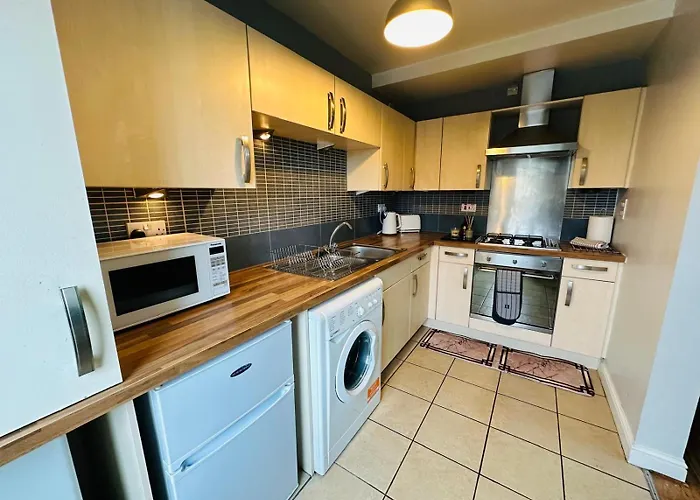 Modern Economy With King Bed Apartman