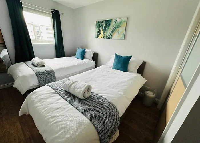Apartman Modern Economy With King Bed Glasgow