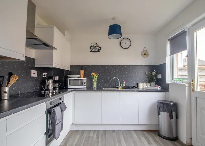 Spacious 2-bed Free Parking & Stadiums *