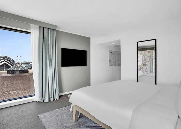 Radisson Red Hotel, Hotel 4*