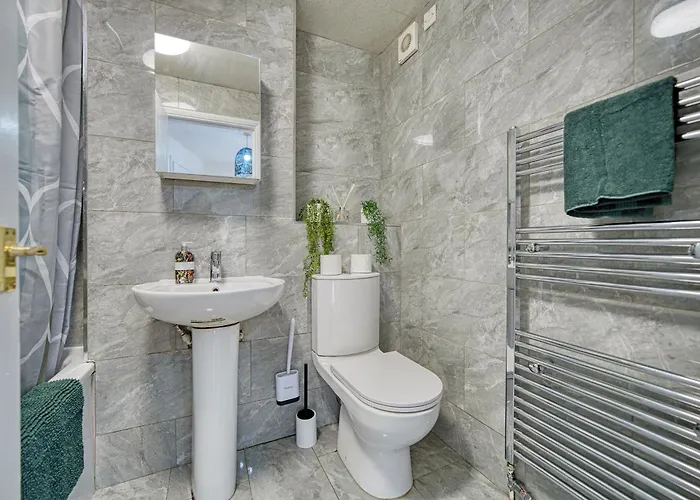 Appartamento 2Br Flat With Free Parking In Central Location *