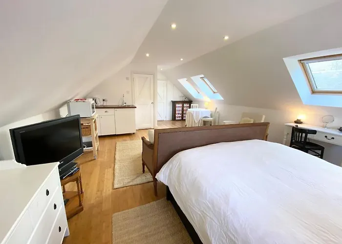 Apartment Converted Historical Stone Coach House *