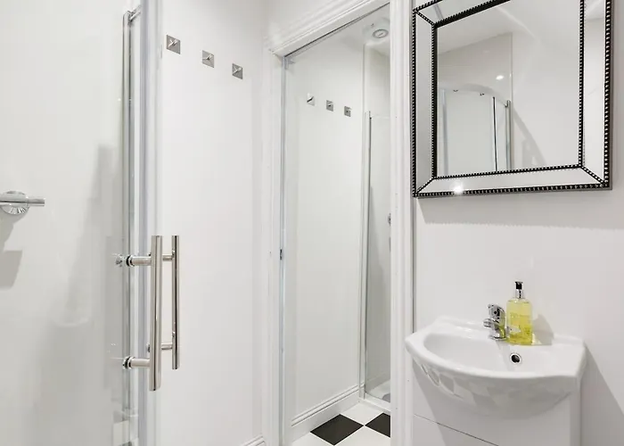 Converted Historical Stone Coach House * Glasgow