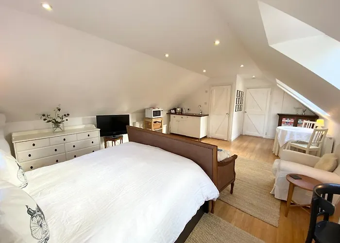 Converted Historical Stone Coach House Apartment *