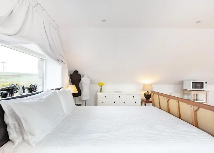 Converted Historical Stone Coach House Apartment Glasgow