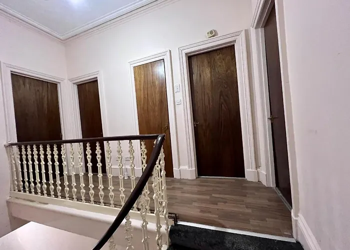 Cheerful 5 Bedroom House Close To West End And Parking Dom wakacyjny Glasgow