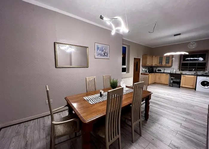 Cheerful 5 Bedroom House Close To West End And Parking Dom wakacyjny *