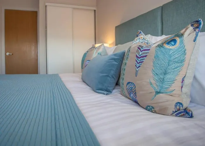 Stylish 2-bed Near Appartement