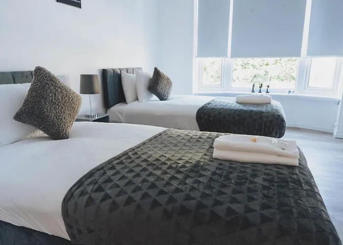 Stylish 3br By Hampden No 161 With Free Parking *