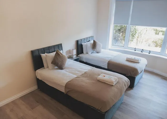 Stylish 3br Near Hampden No 264 With Free Parking