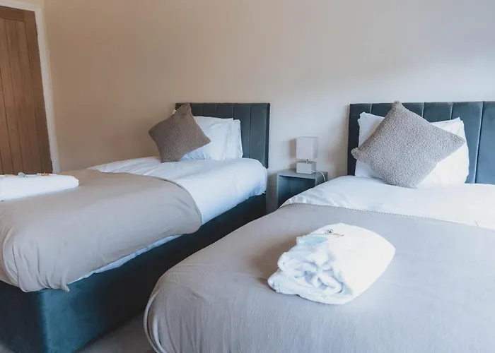 Stylish 3br Near Hampden No 264 With Free Parking *