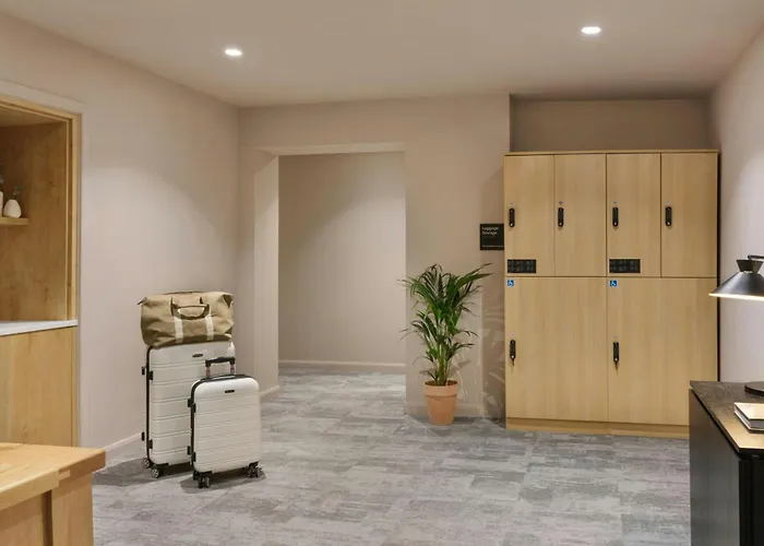 Vcity Suites At The Teacher 4*