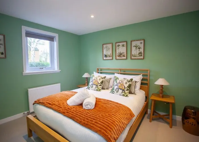 Newly Renovated House In Popular Location * Glasgow