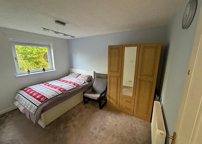 Cosy Two Bedroom Flat