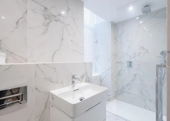 3br Gem West End Walk To Uni Parking Apartman *