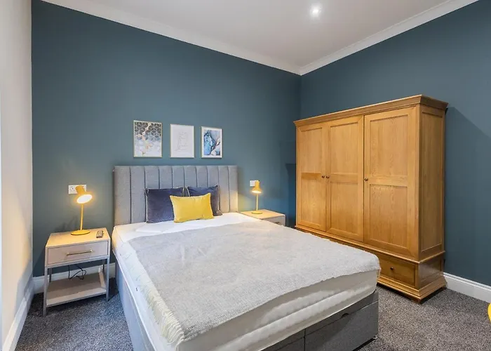 3br Gem West End Walk To Uni Parking Apartman Glasgow