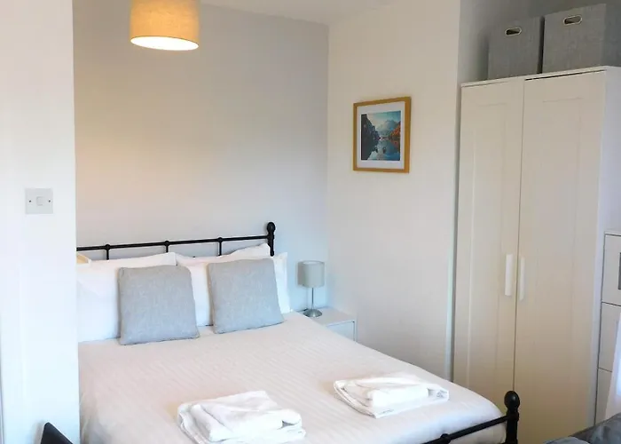 Modern Bright In South Γλασκώβη