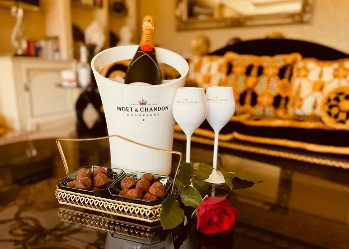 Finn Village - Loch Lomond - The Jungle With A Private Hot Tub