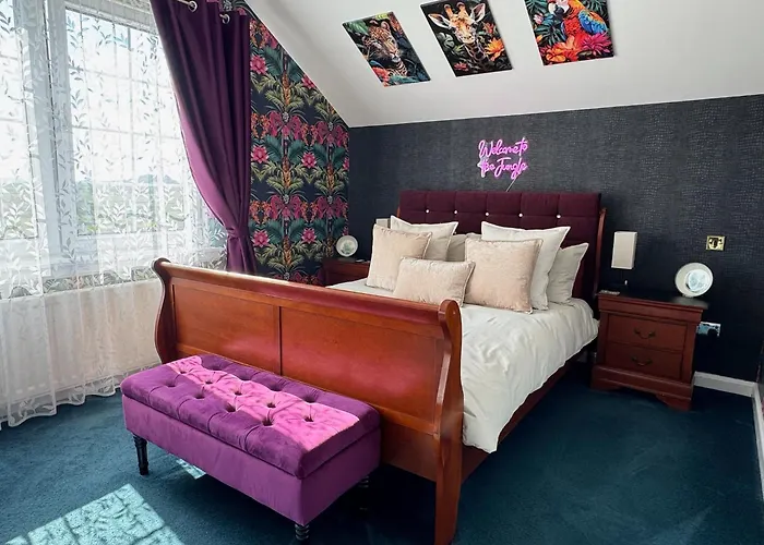 Finn Village - Loch Lomond - The Jungle With A Private Hot Tub ゲストハウス ドライメン