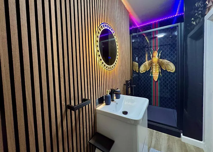 Finn Village - Loch Lomond - The Jungle With A Private Hot Tub 3* ドライメン