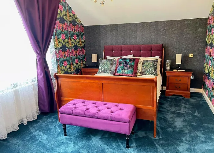 Finn Village - Loch Lomond - The Jungle With A Private Hot Tub ゲストハウス ドライメン